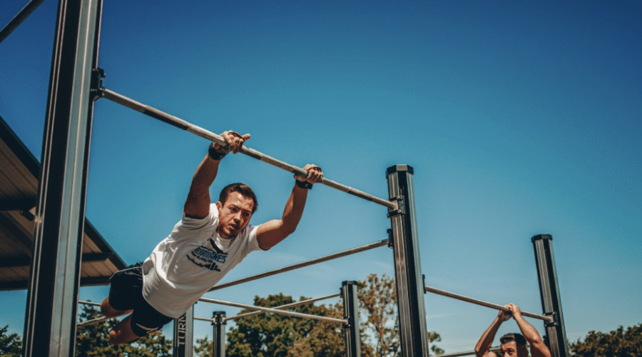 Calisthenics Coach vs. Standard Personal Trainer: A Detailed Comparison for Houstonians