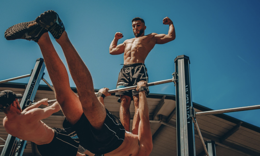 One-on-One Calisthenics vs. Generic Online Programs: A Detailed Comparison for Houstonians