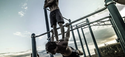 What to Expect in a Handstand Class: A Beginner's Guide